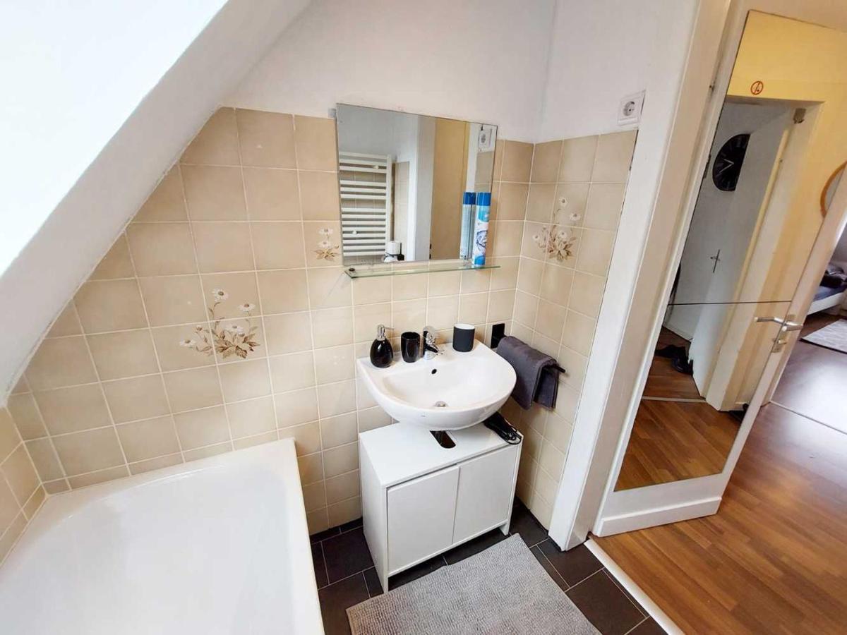 Cozy Apartment With Garden In Gelsenkirchen Eksteriør bilde